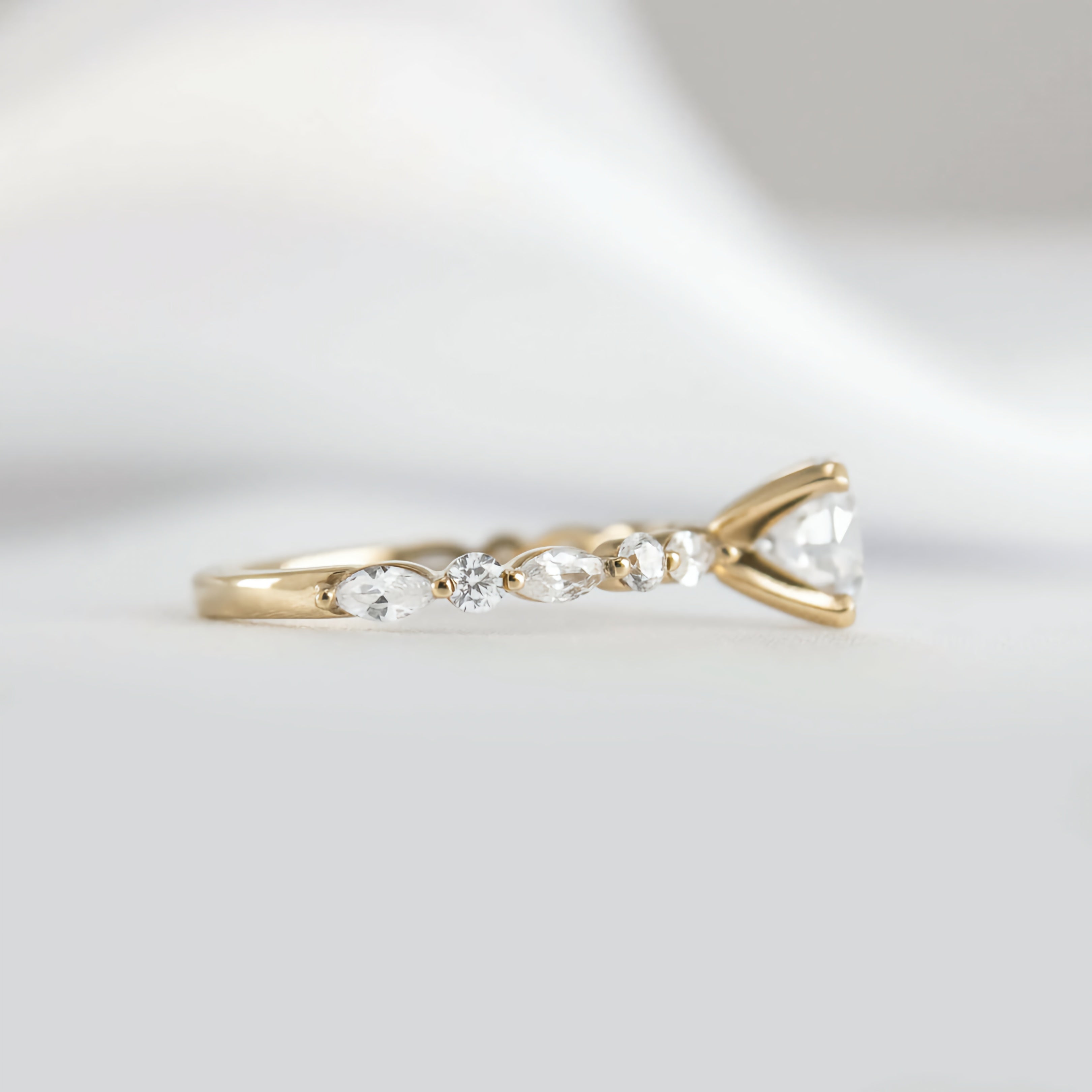 Round Solitaire Ring with Mix Band