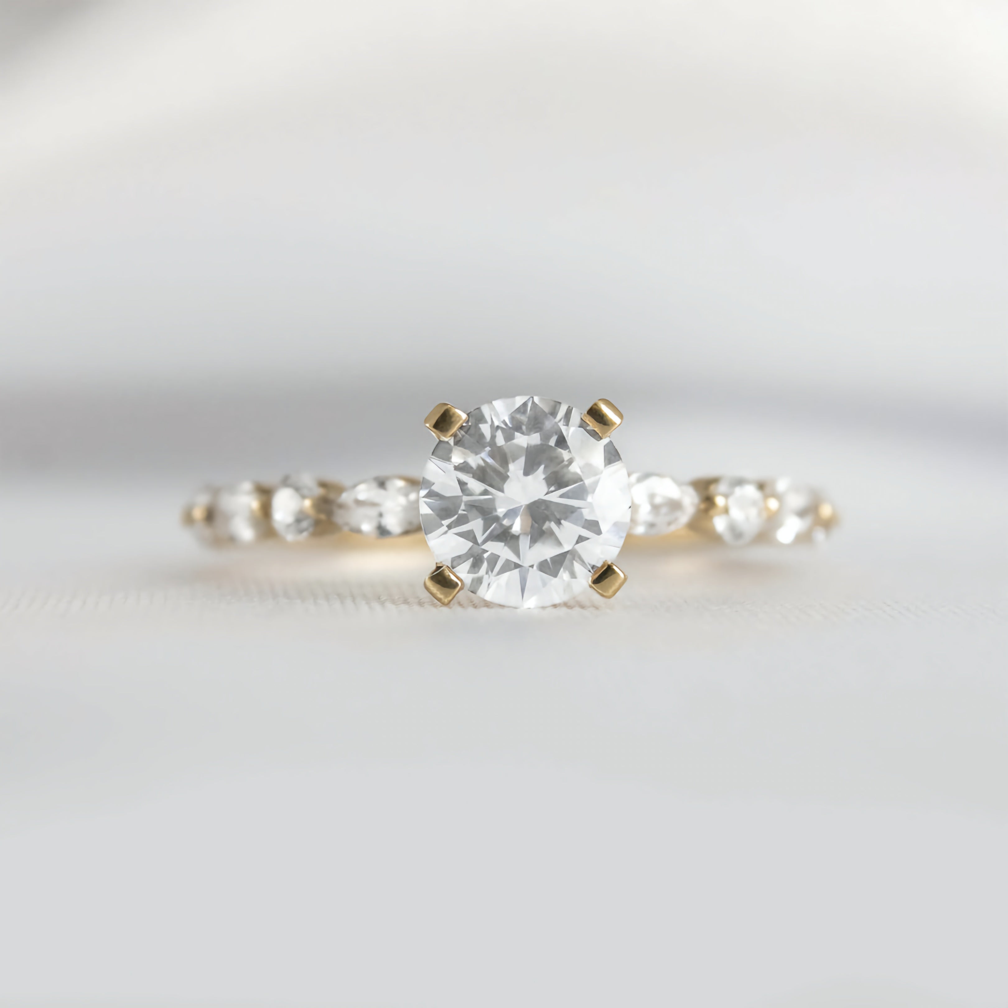 Round Solitaire Ring with Mix Band
