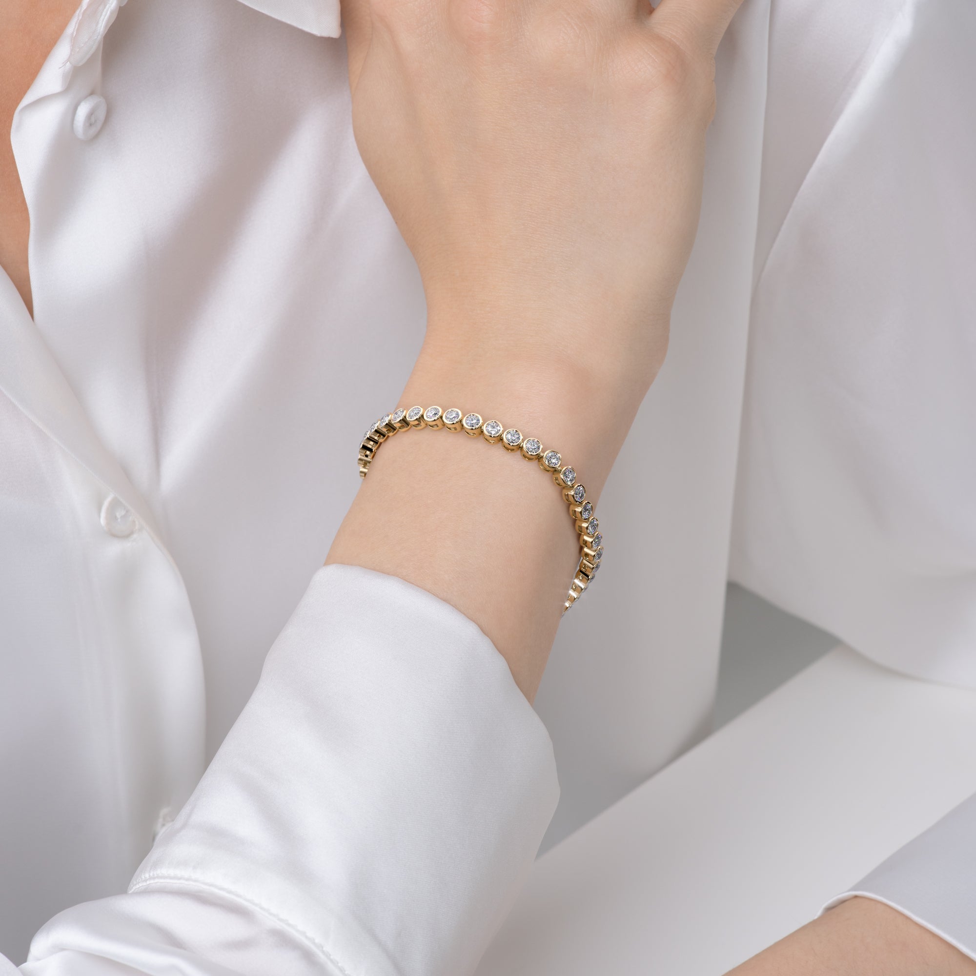 Love Bezel Tennis Bracelet Round